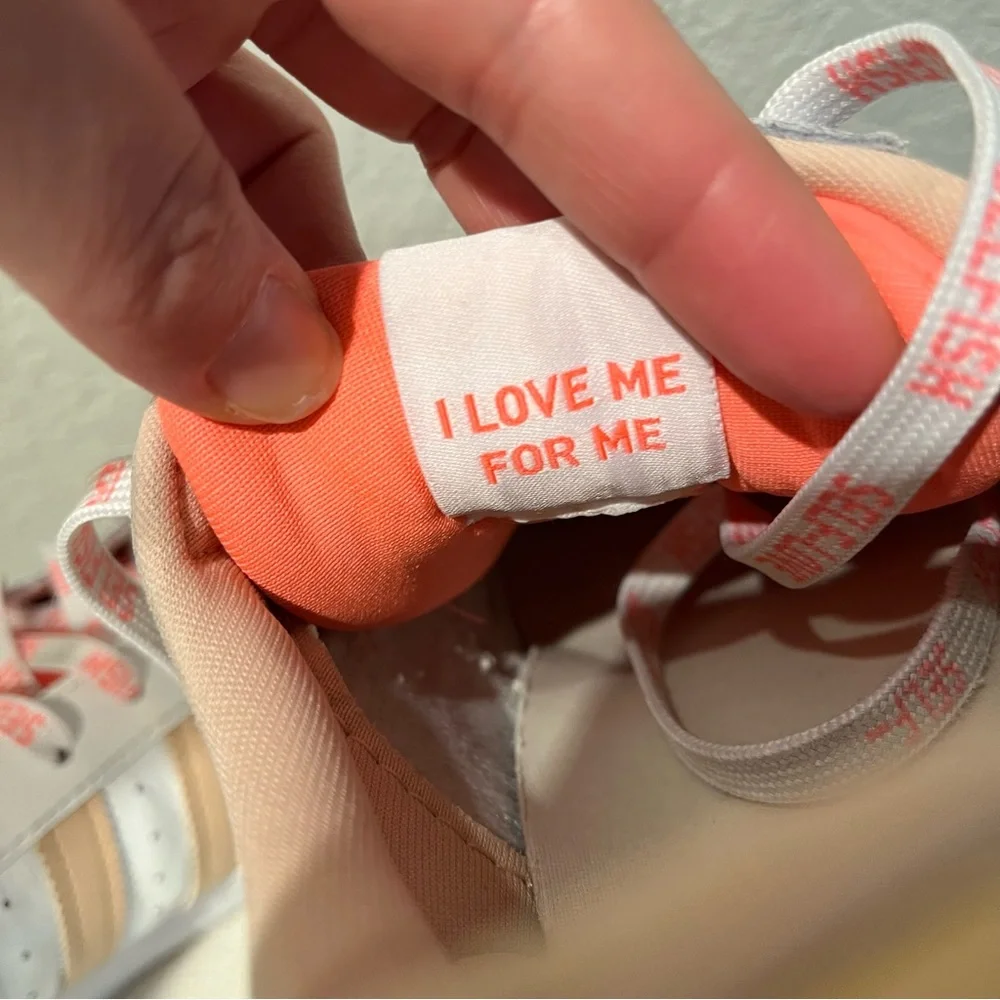 Adidas Originals‎ superstar white Limited Edition Self Love size 9
